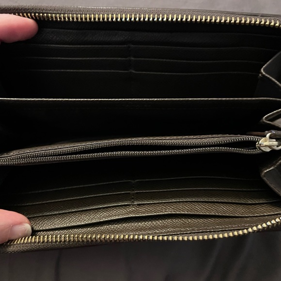 COACH wallet. Used but in new condition - Picture 2 of 2